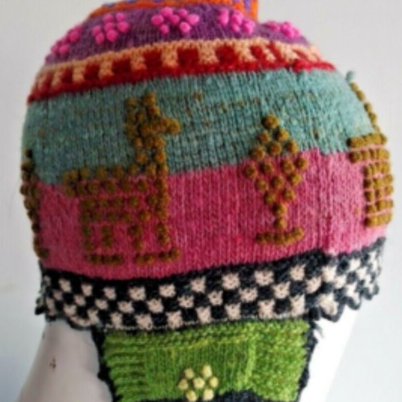 Peruvian ceremonial Andean chullo woven in sheep wool - Picture 3 of 10